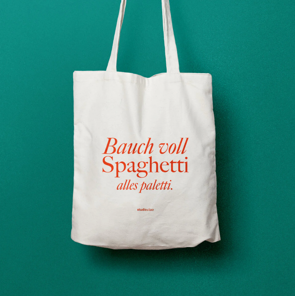 Tote Bag in weiß mit Schriftzug "Bauch voll Spaghetti alles paletti" in orange