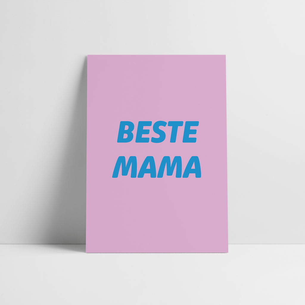 Postkarte rosa mit Text "Beste Mama" in hellblauen Großbuchstaben