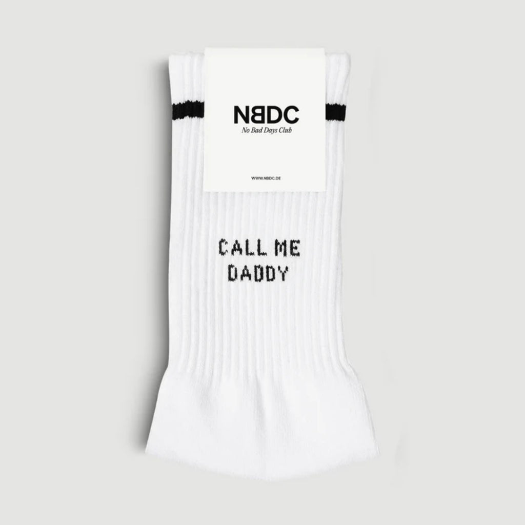 White Statement Socks mit schwarzer Schrift: call me daddy