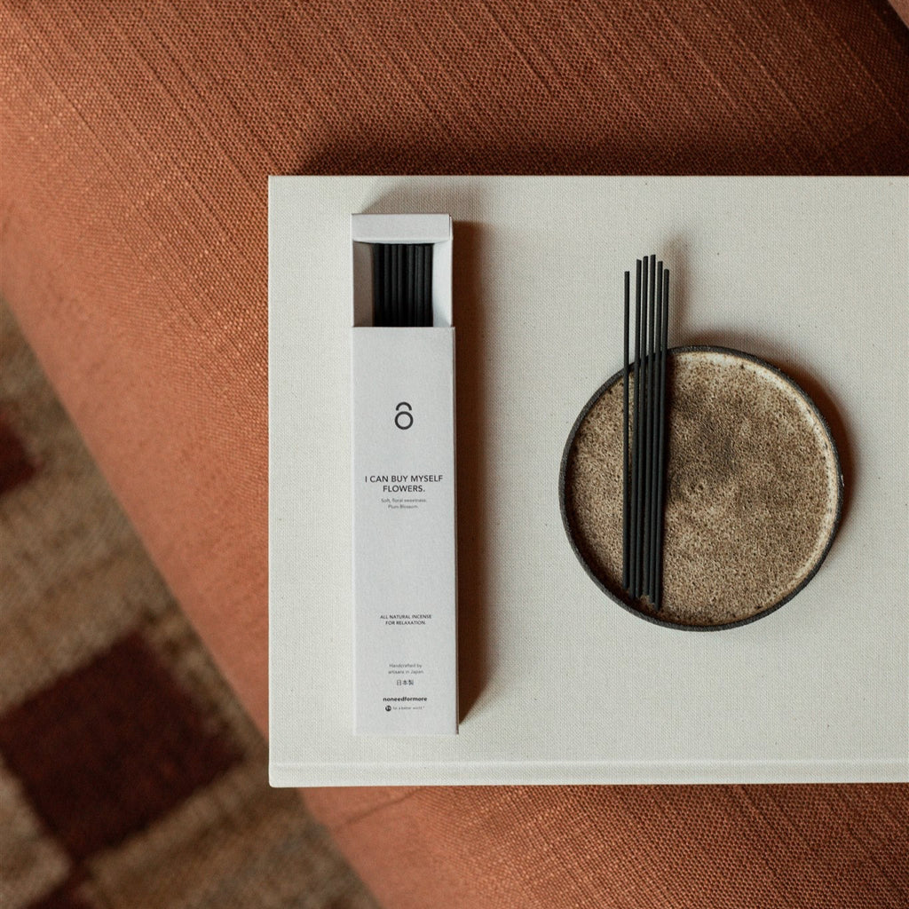 I can buy myself flowers, Räucherstäbchen