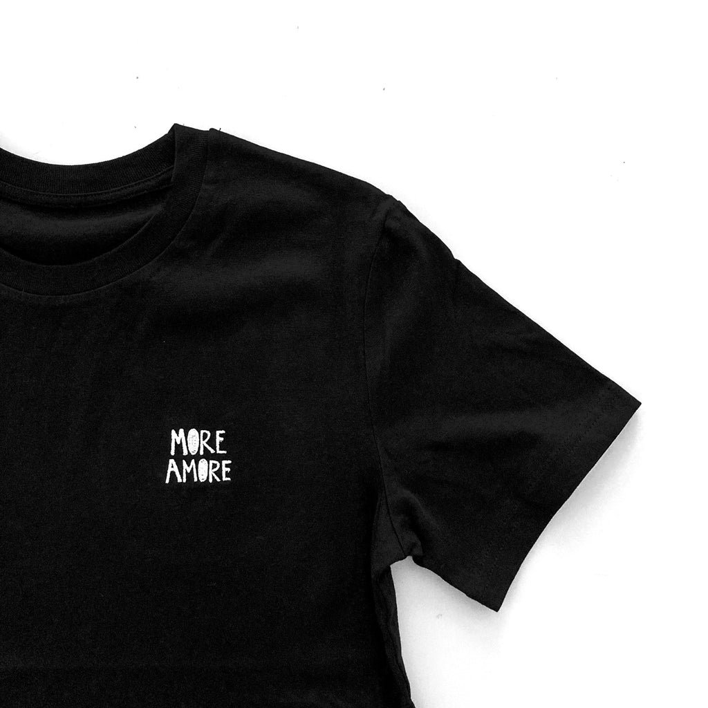 Black T-Shirt Unisex X More Amore, Detailansicht