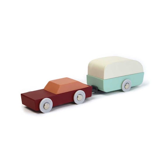 Caravan Limited Edition, handgefertigtes Holzspielzeugauto aus Buchenholz, das Auto ist blush-rotbraun und der Wohnwagen weiß-mint