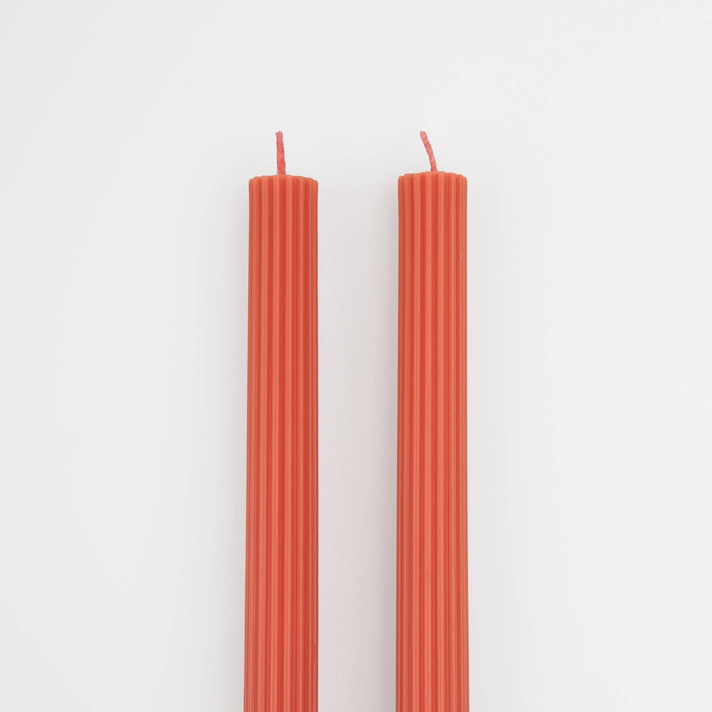 Tomatenrote Tischkerzen X Geriffelt, Detailansicht