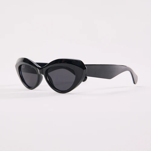 Black NO.01 X RE:SHADES, Sonnenbrille von schräg vorn