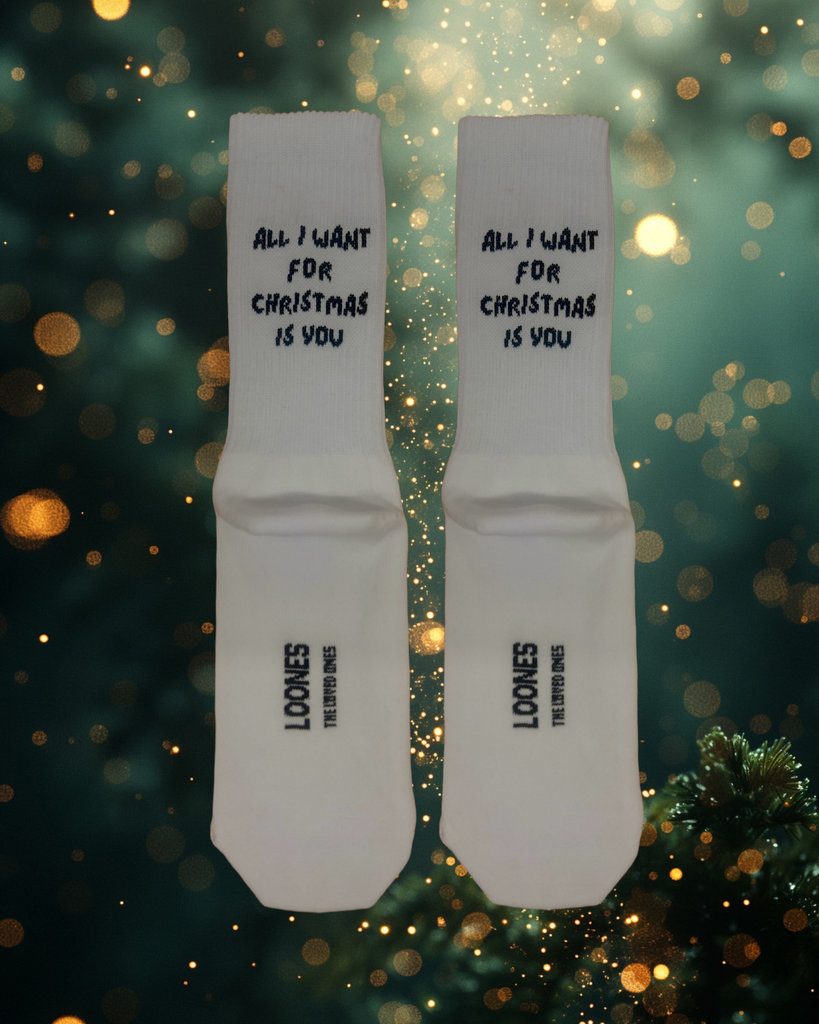 All I Want For Christmas Is You X Socken, weiß mit eingewebtem Schriftzug oberhalb der Ferse