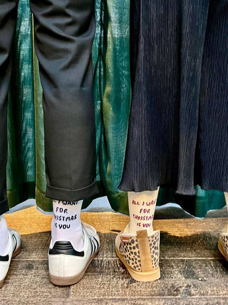 All I Want For Christmas Is You X Socken, getragen von Models