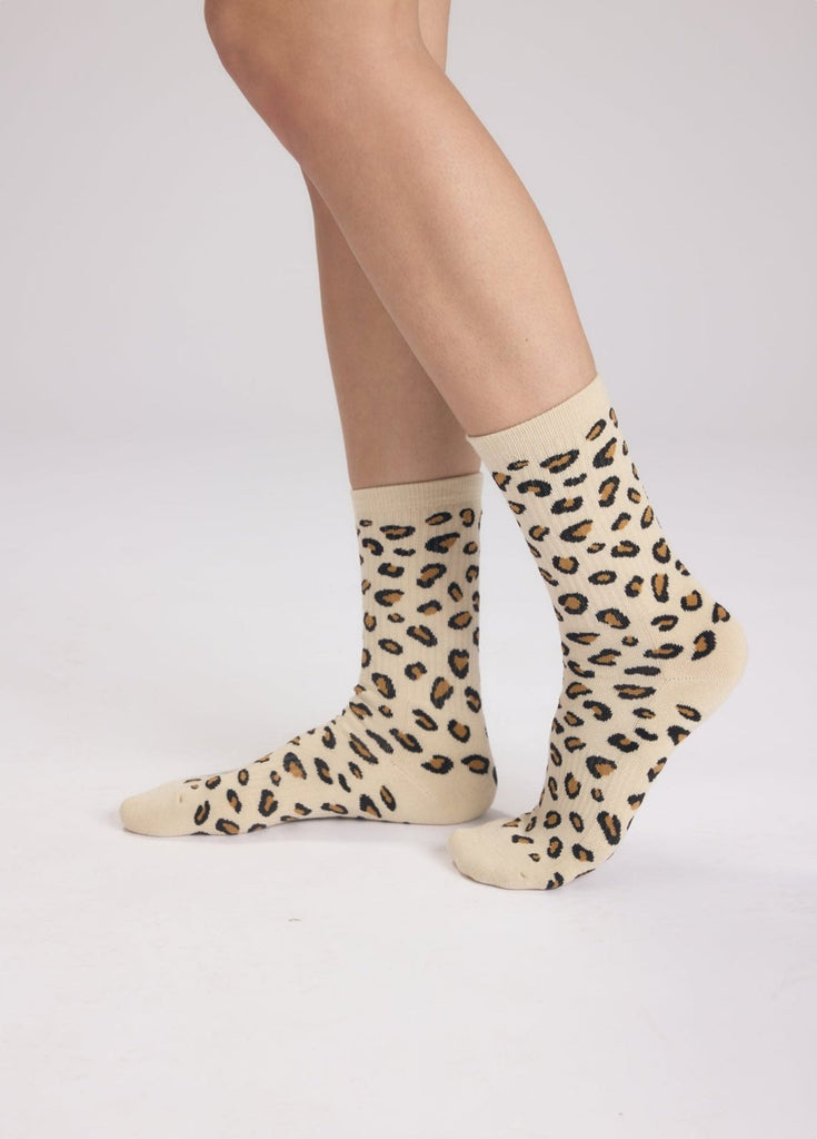Leo X Animal Socks, getragen von einem Model

