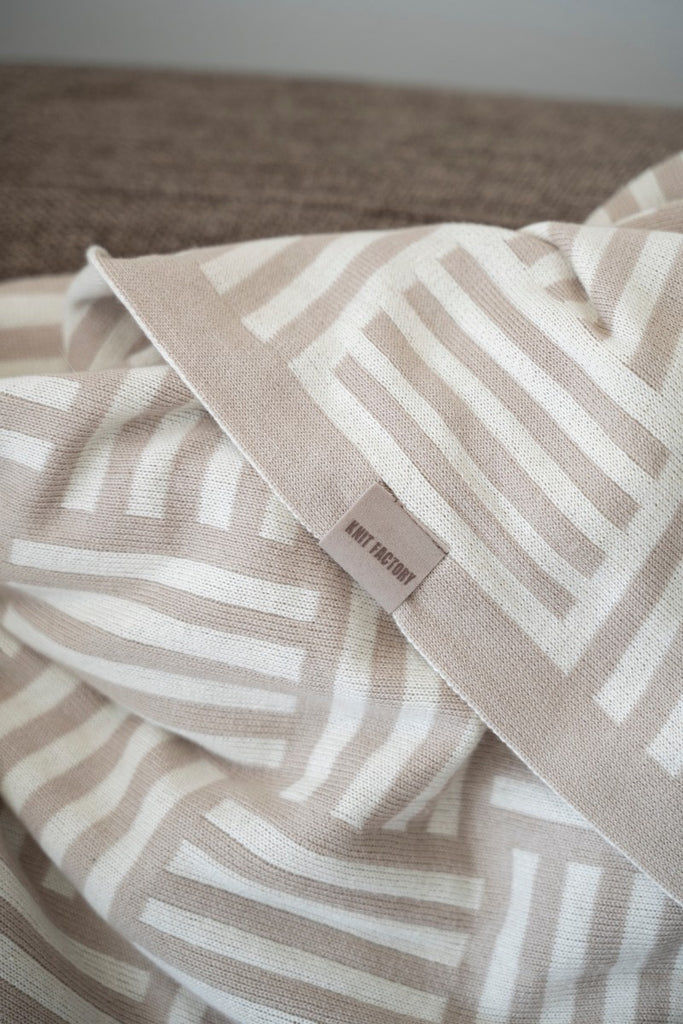 Ecru-Leinen X Dash Plaid Kuscheldecke, Detailansicht