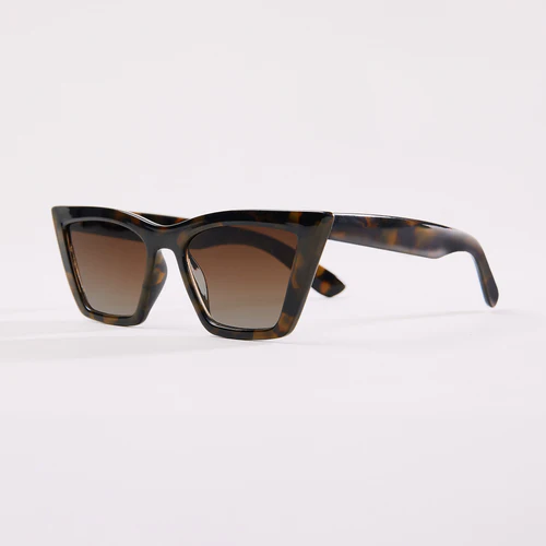 Tortoise NO.02 X RE:SHADES, Sonnenbrille von schräg vorn