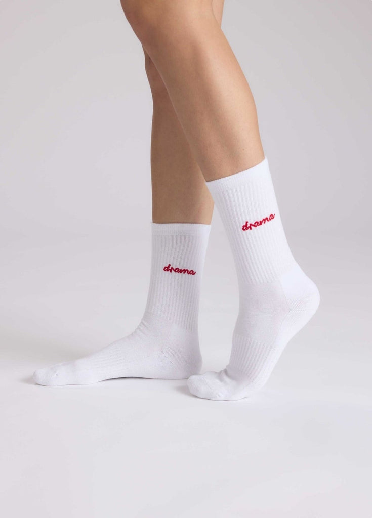 Drama X White Socks, getragen von einem Model