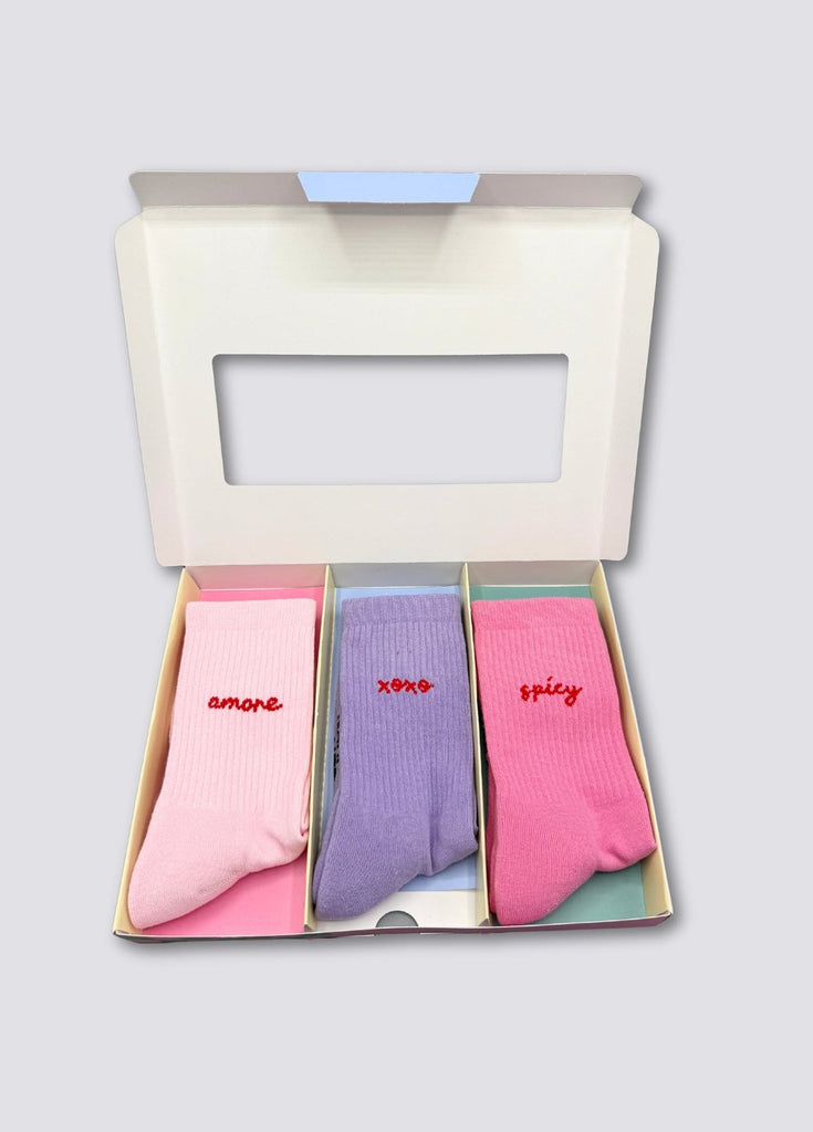 Amore, XOXO, Spicy X 3er Set Socks, geöffnete Geschenkbox