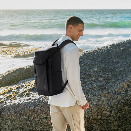 Black X Pro Pack, getragen von einem Model