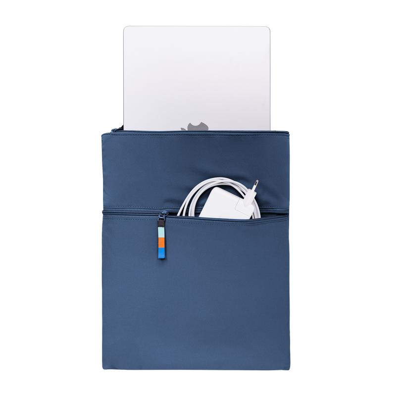 Laptoptasche mit Laptop und Ladekabel