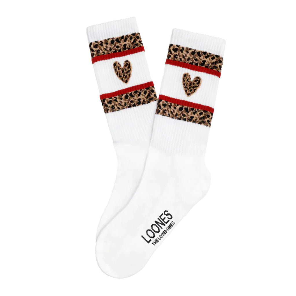 Leo Love Kids Socks, weiße Socken mit Leo-Herz und zwei Leo-Streifen und zwei rote Streifen