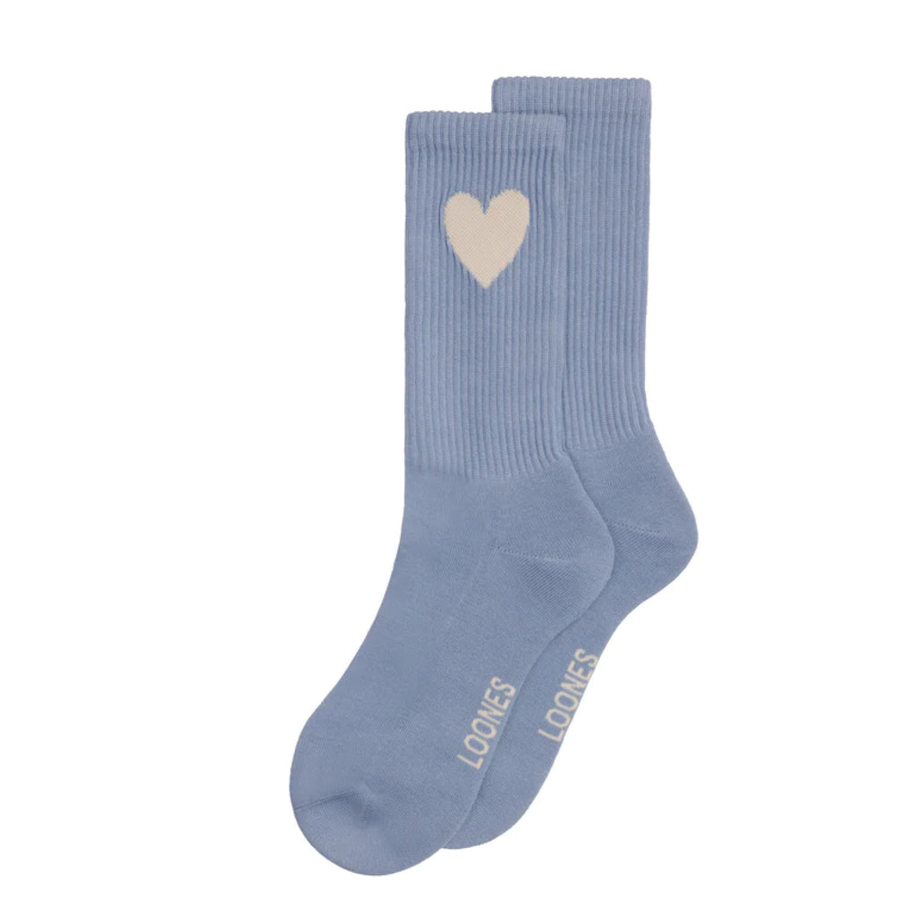 Graublaue Socken mit Vanille-White Herz am Knöchel
